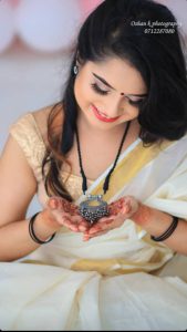 customer in black threaded Necklace Set