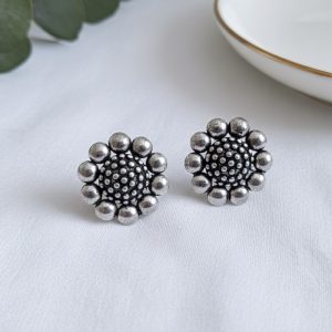 The Glimmering Daisy Studs