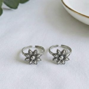 Adjustable Silver Flower Toe Ring (Single Piece) – Boho Sunburst Foot Jewelry