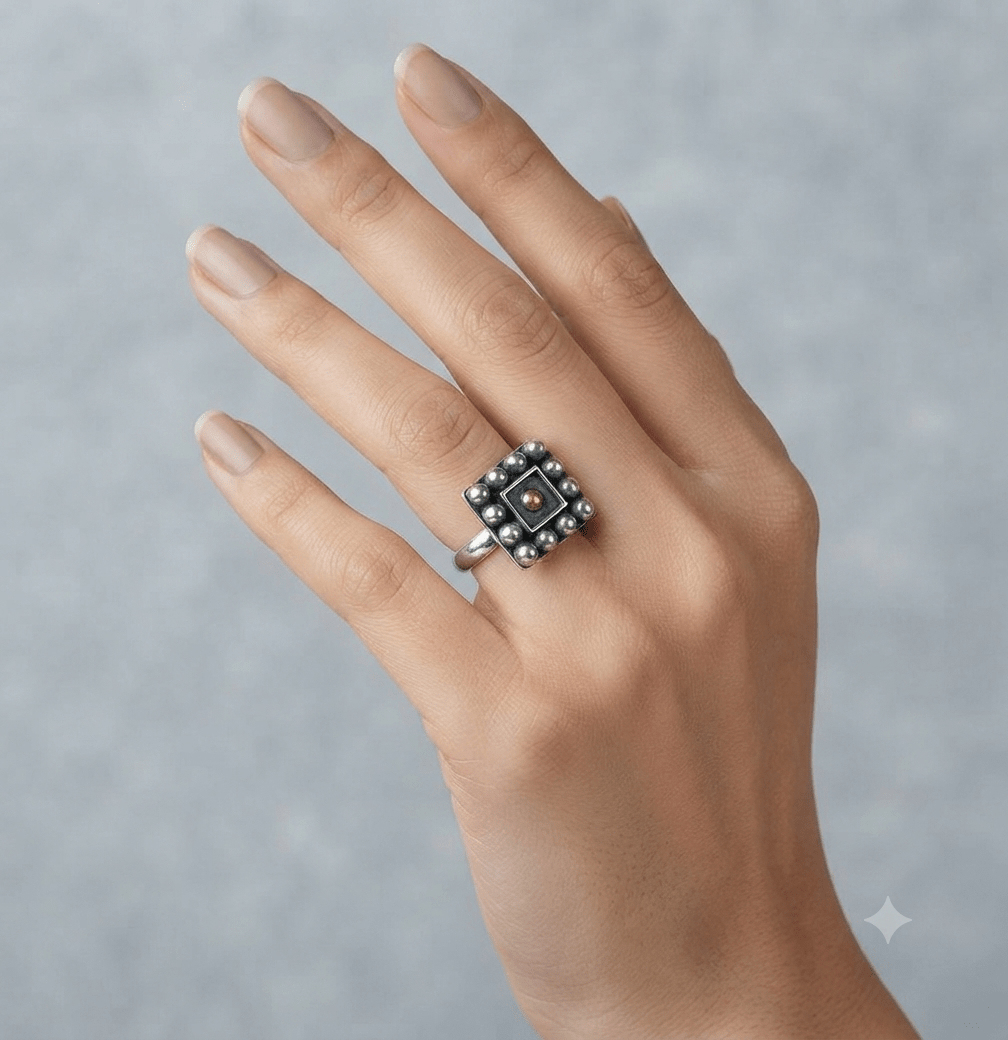 Geometric Dot Adjustable Ring – Silver Tone