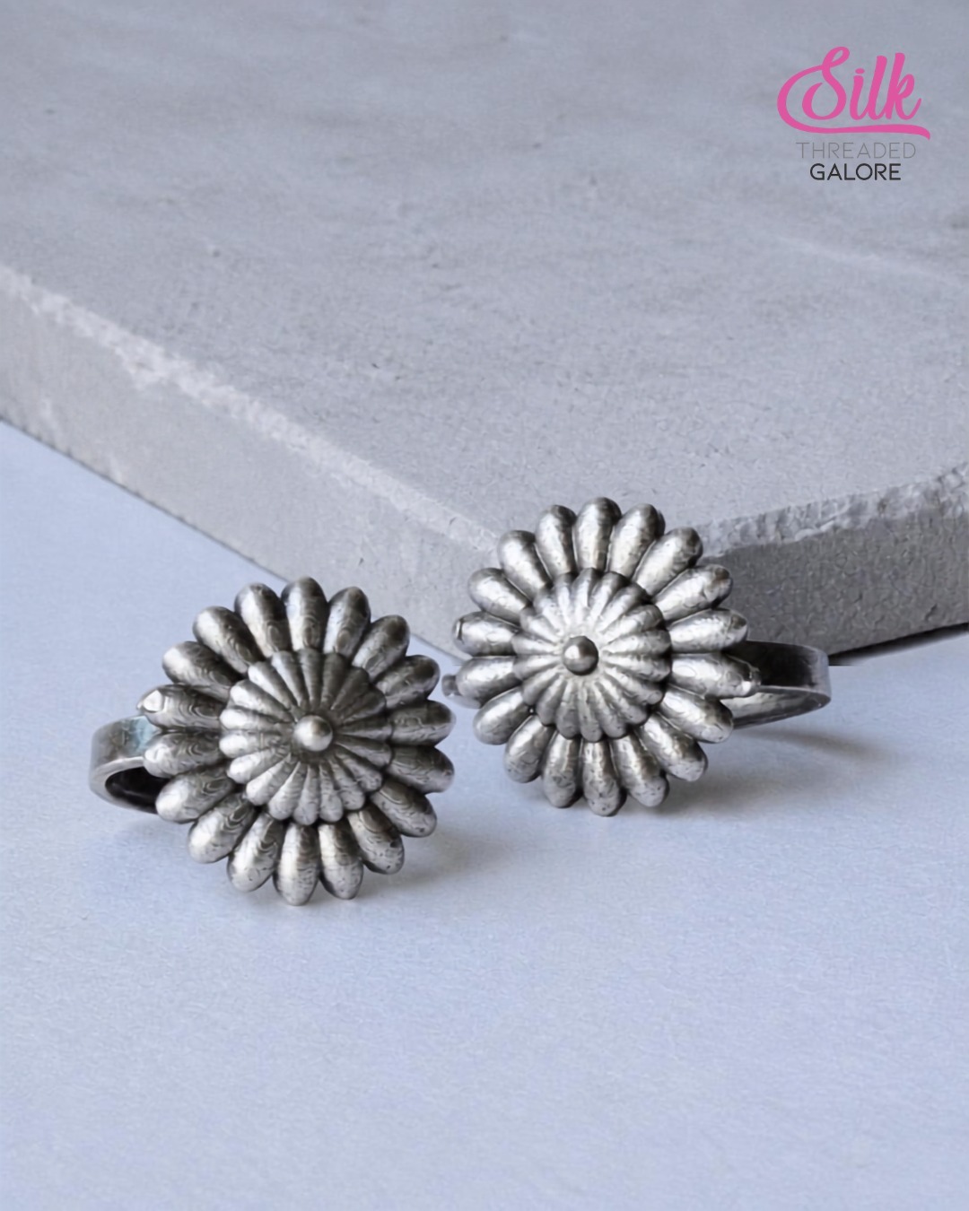 Silver Bloom Toe Ring (A Pair)