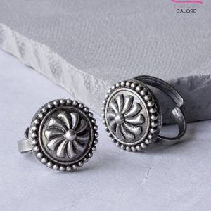 Floral Medallion Oxidised Toe Ring (A Pair)