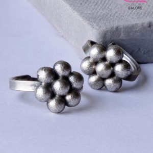 Clustered Bloom Oxidised Toe Ring (A Pair)