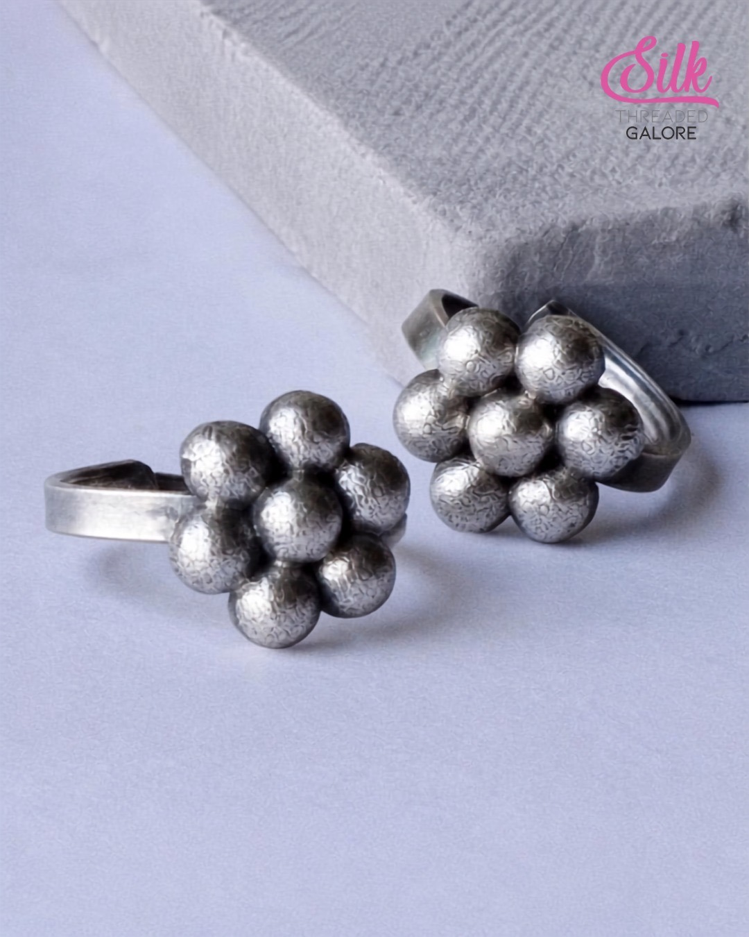 Clustered Bloom Oxidised Toe Ring (A Pair)